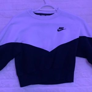nike cropped hoodie